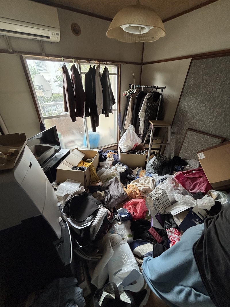 福岡県久留米市｜ご親族からの依頼にて家財整理作業と必要物の仕分け、積み込みのお手伝い（Before）